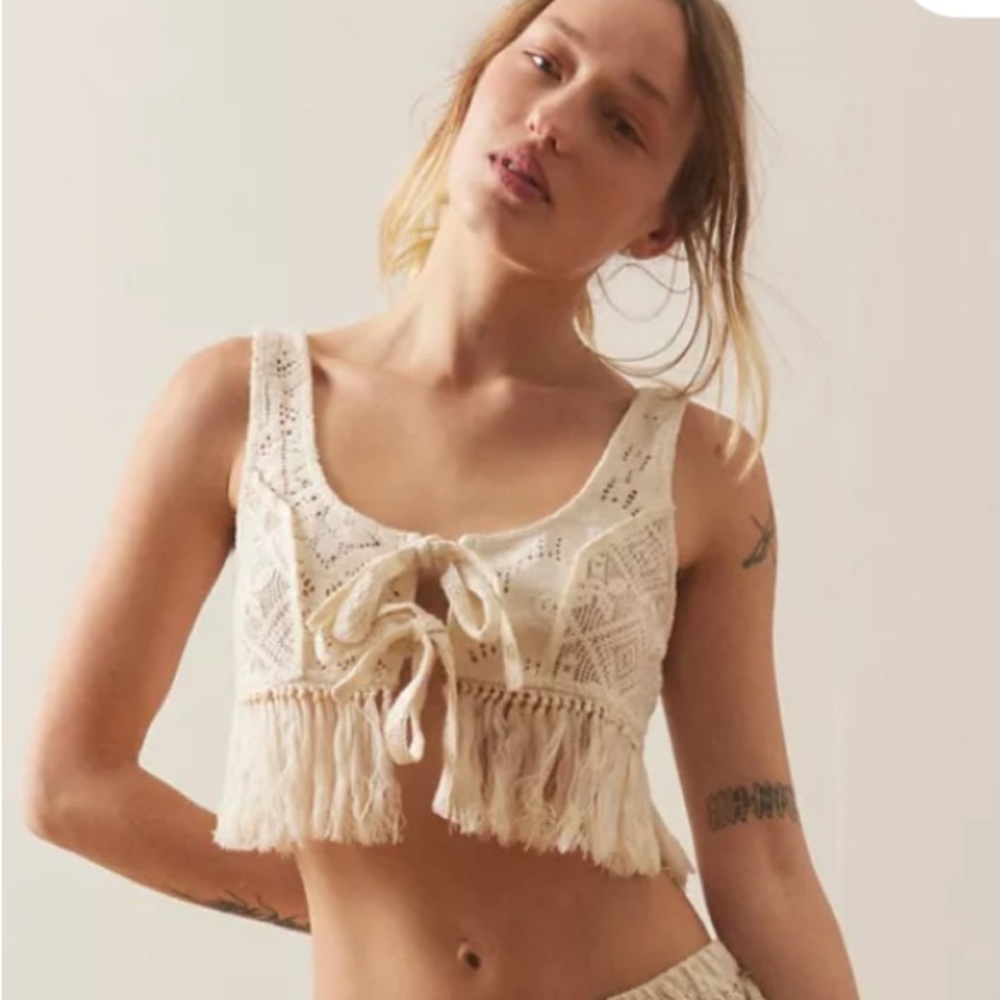 NWT Out From Under Festival Beach Crochet Fringed Top in Sand/Ivory, Size L